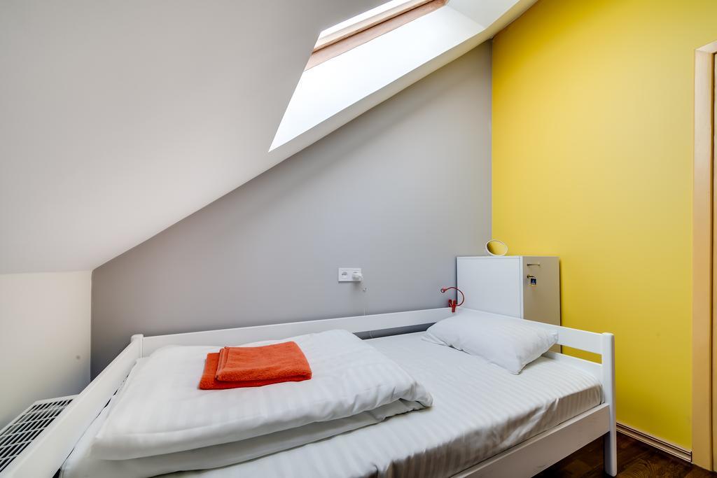 Park Plus Hostel Lviv Szoba fotó