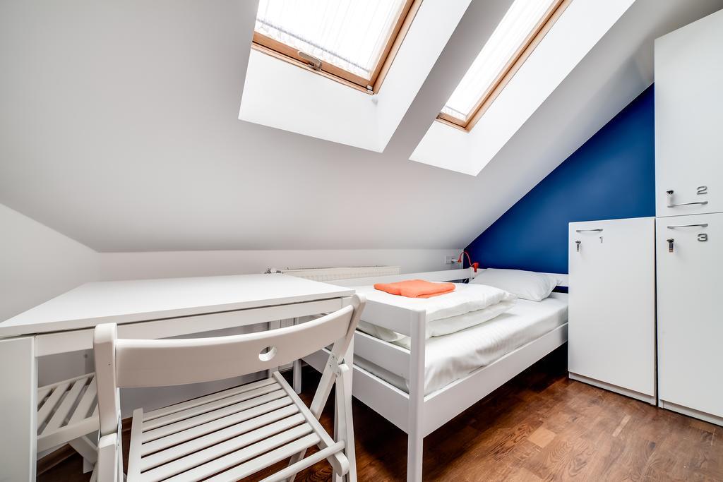 Park Plus Hostel Lviv Szoba fotó