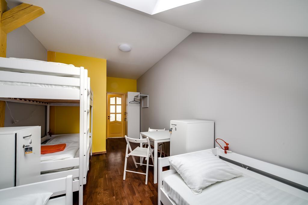 Park Plus Hostel Lviv Szoba fotó